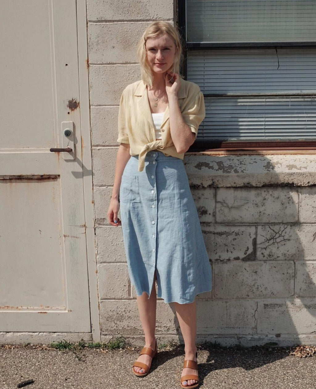 Classic and Feminine Midi Skirt Outfit